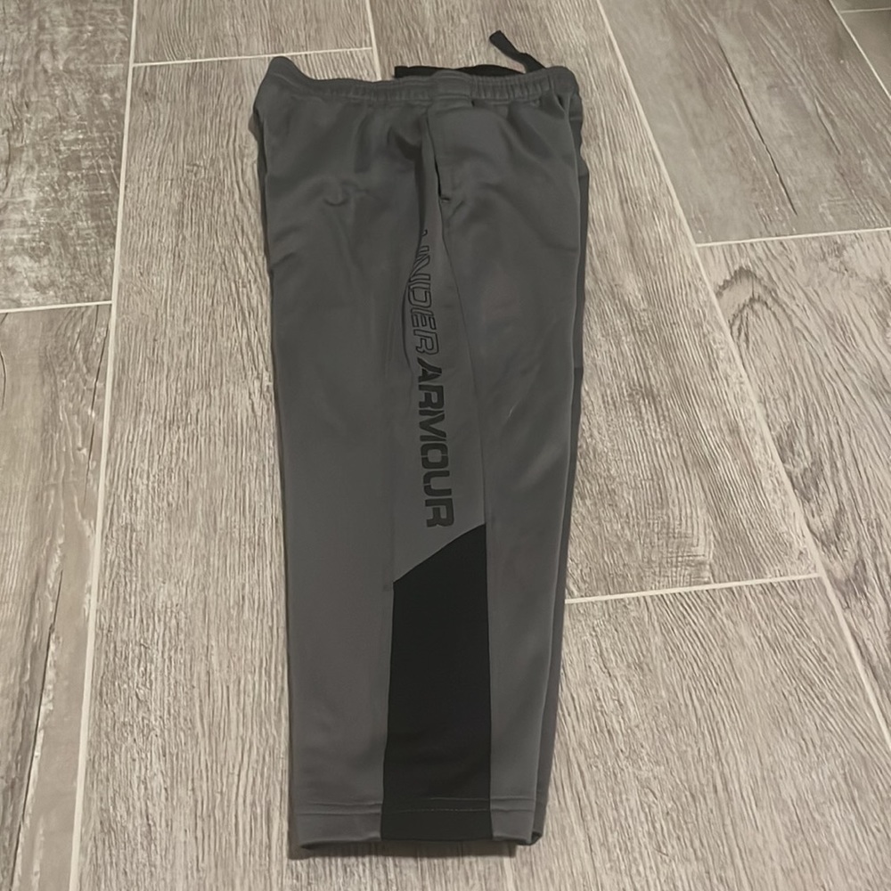 Boys under Armour pants - Picture 3 of 6